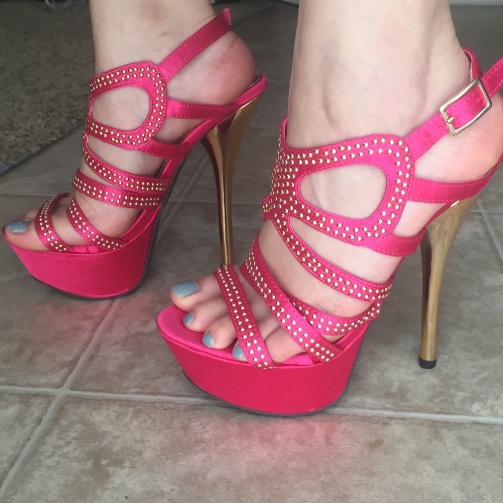 NWT-Liliana Studded Platform Heels